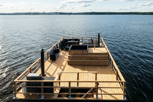 Näsijärven saunalautalla sauna lämpeää Narvin laadukkaalla kiukaalla